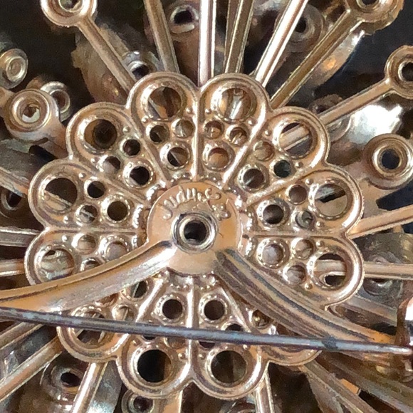 Judy Lee Vintage Brooch - Picture 4 of 4